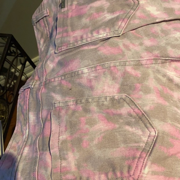 Tye dye pink with gray and white jeans - Picture 4 of 4